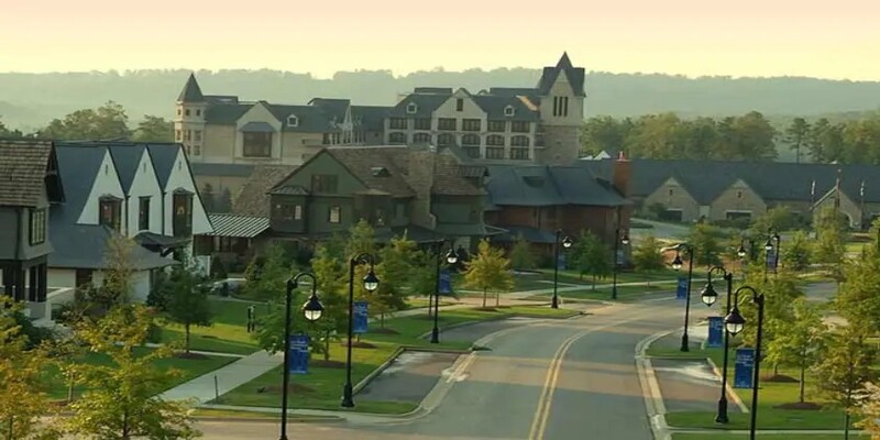 Ross Bridge neighborhood in Hoover Alabama with homes and sidewalks.